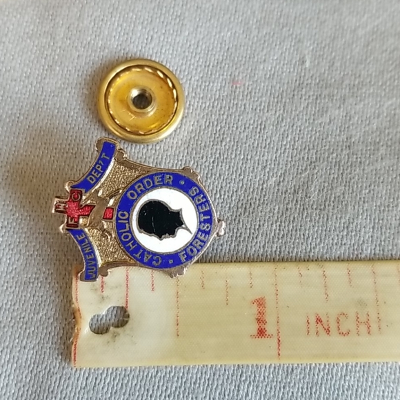 Religious ENAMEL CATHOLIC ORDER FORESTERS Vintage - Picture 2 of 3